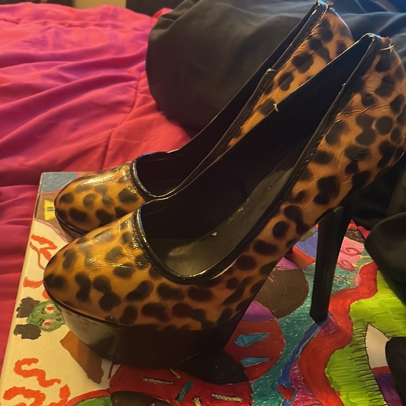 Cheetah 🐆 print size 7 heels - Picture 2 of 2